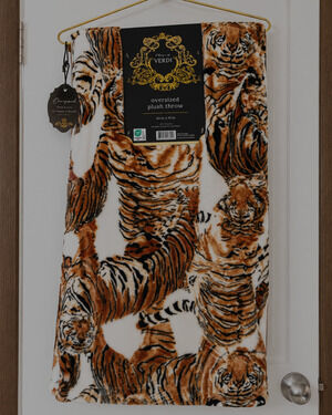 House of Verdi Oversized Plush Throw Blanket Tiger Print 60x70 Soft Cozy